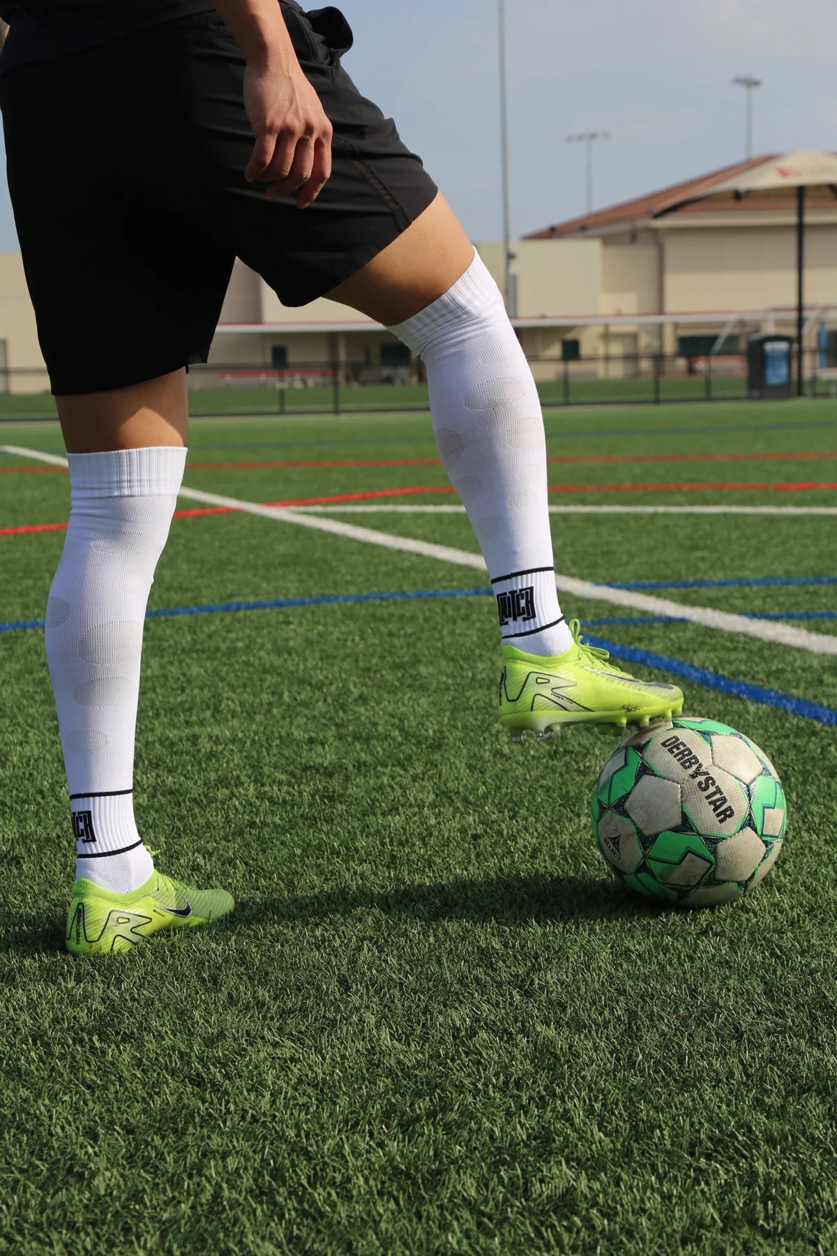 Original Clutch shoot: white Full Socks on the pitch